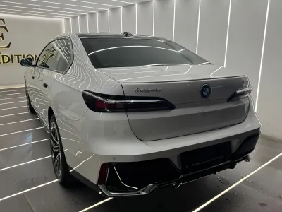 2025 BMW 7 Series 735Li