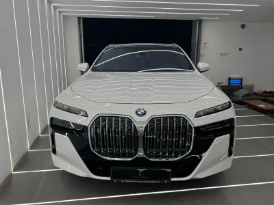 2025 BMW 7 Series 735Li