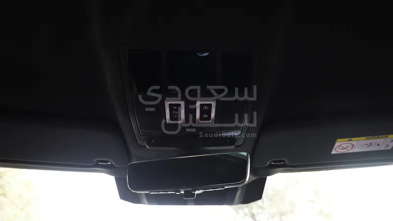 2025 Land Rover Defender Octa