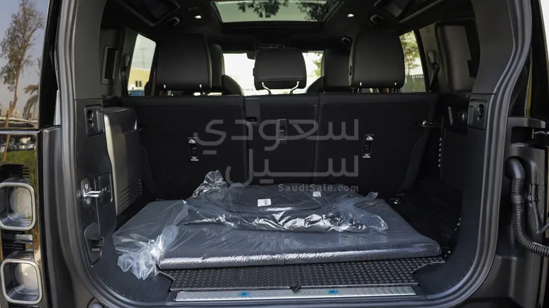 2025 Land Rover Defender Octa