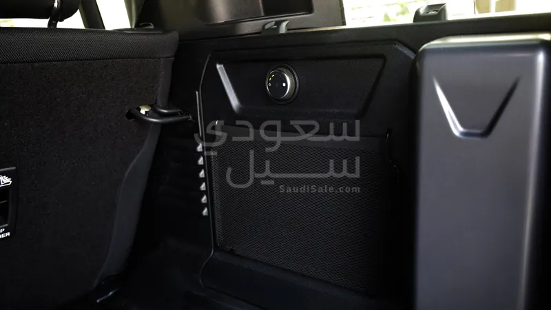 2025 Land Rover Defender Octa