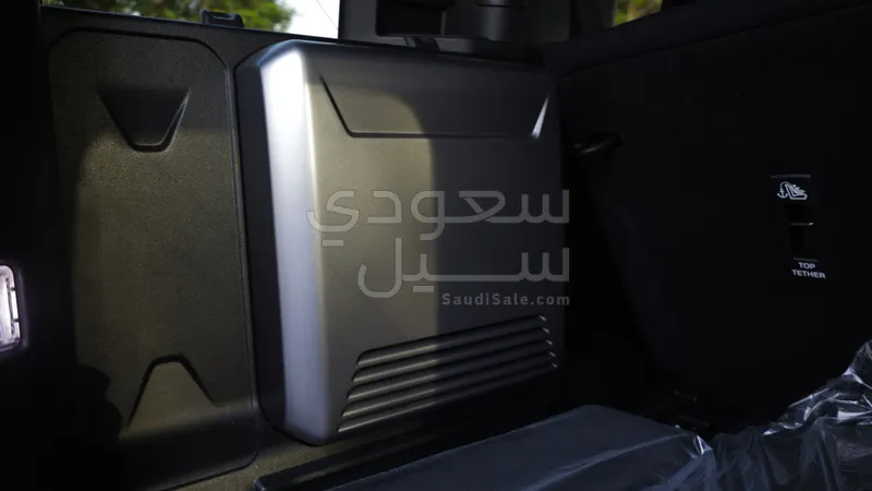 2025 Land Rover Defender Octa