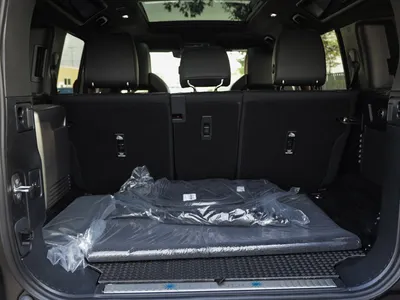 2025 Land Rover Defender Octa