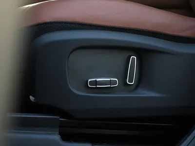 2025 Land Rover Defender Octa