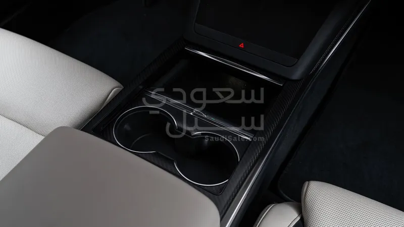 2024 تيسلا اس بليد