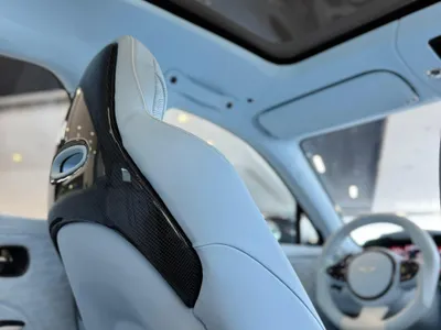 2021 استون مارتن دي بي اكس