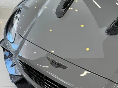 2021 استون مارتن دي بي اكس