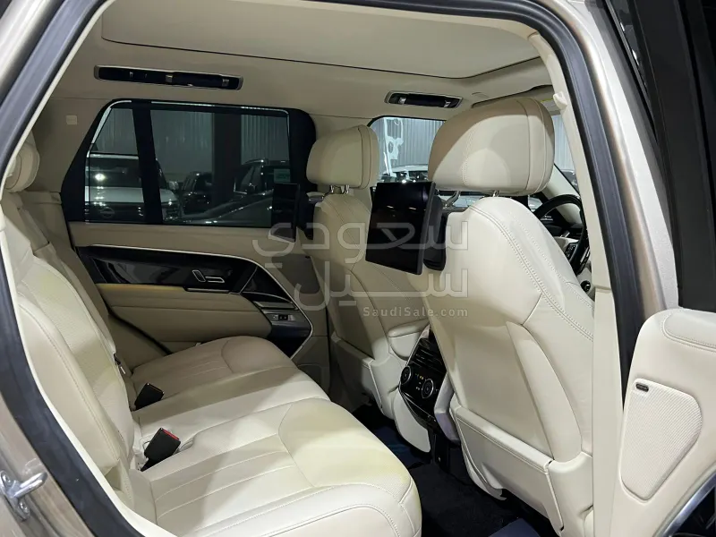 2023 Land Rover Range Rover Vogue SE
