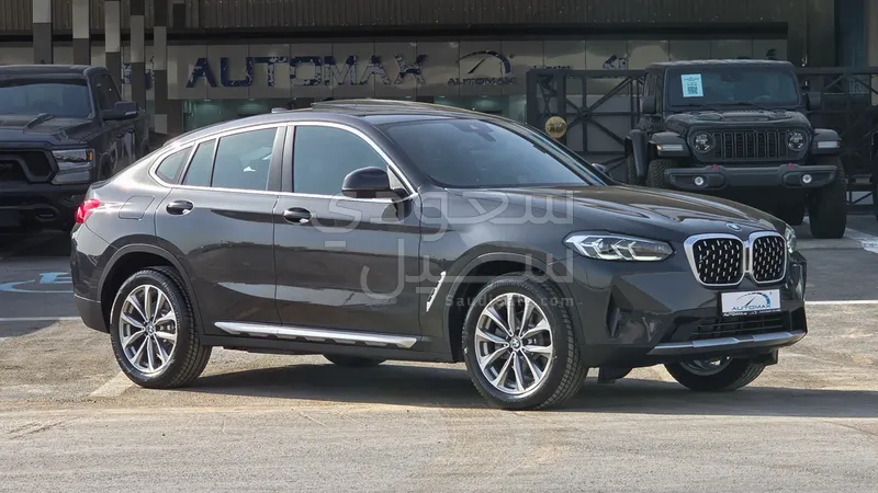 2025 BMW X Series 4 30i