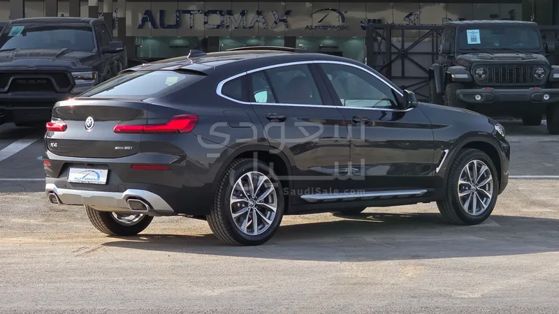 2025 BMW X Series 4 30i