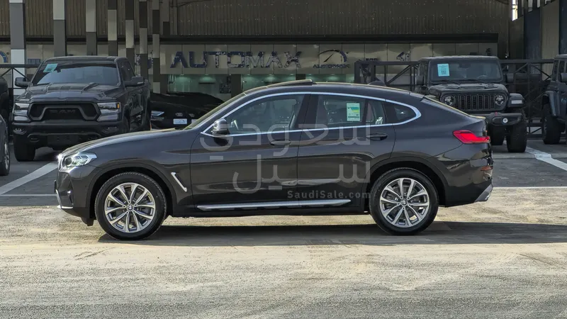 2025 BMW X Series 4 30i