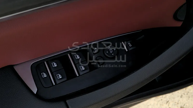 2025 BMW X Series 4 30i