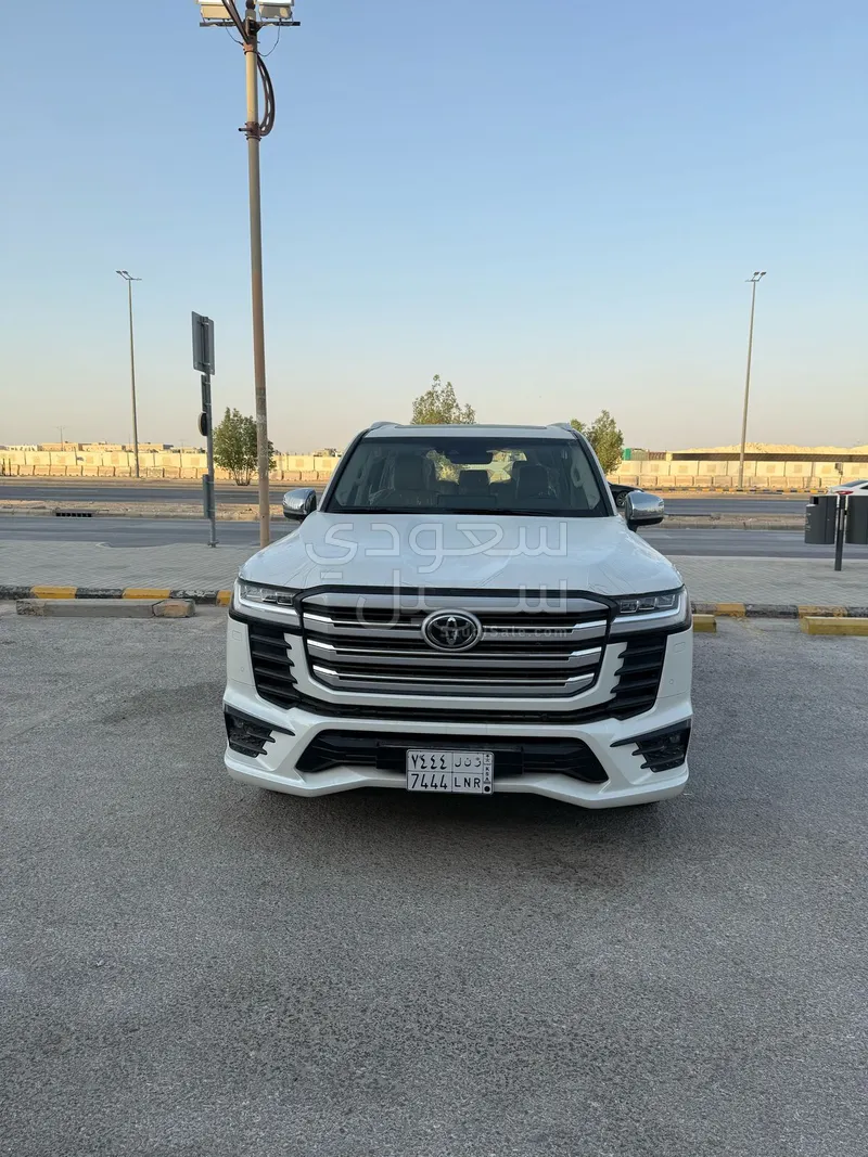 2024 Toyota Land Cruiser VXR