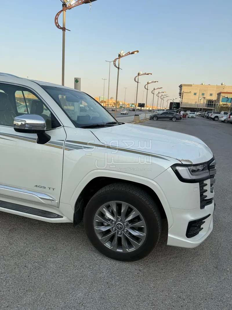 2024 Toyota Land Cruiser VXR