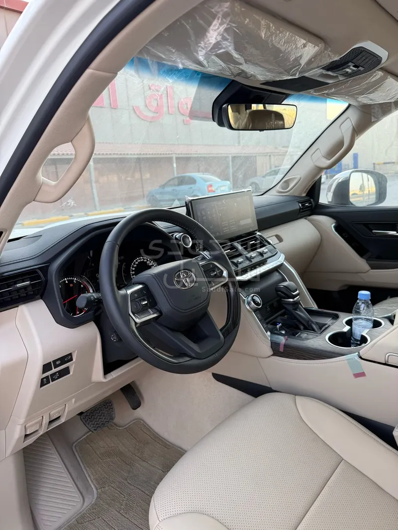 2024 Toyota Land Cruiser VXR