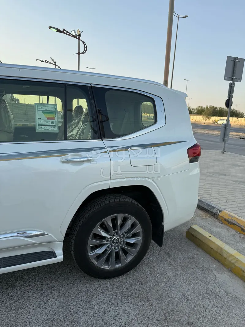 2024 Toyota Land Cruiser VXR