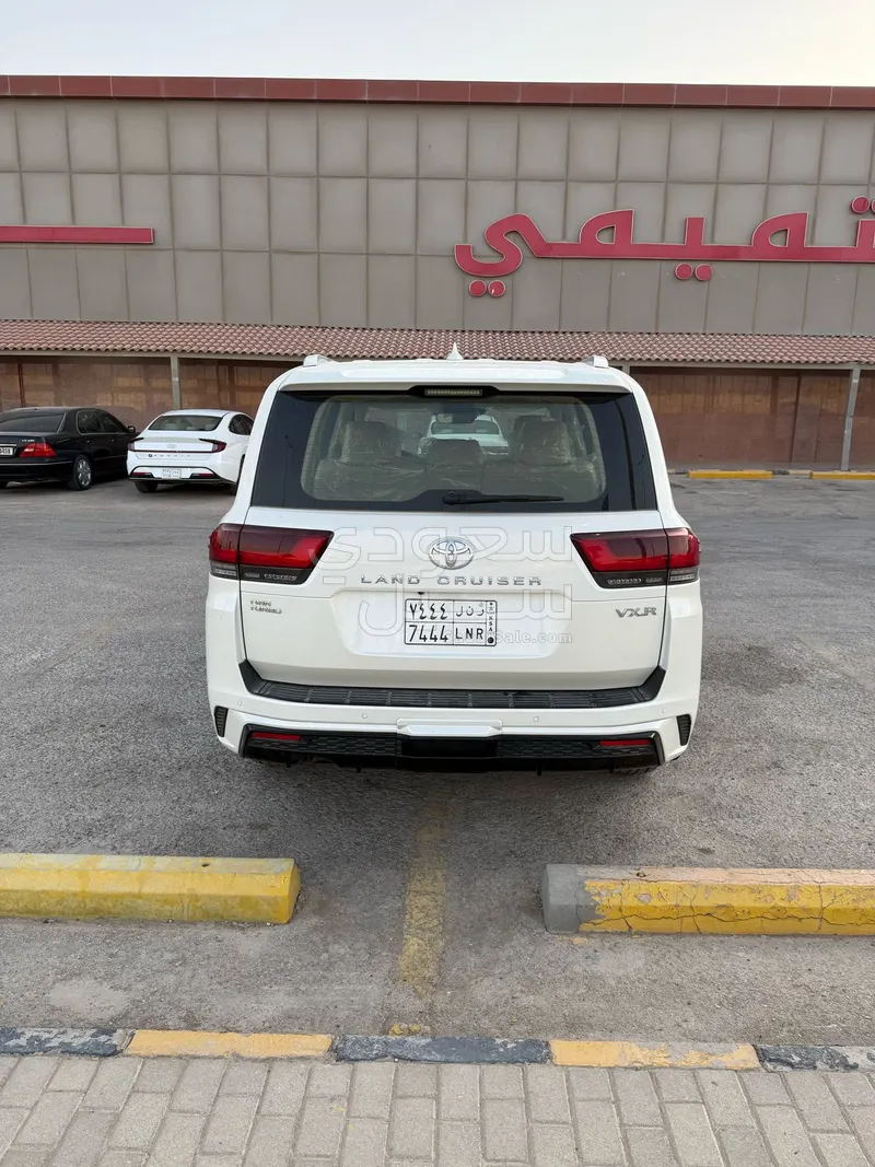 2024 Toyota Land Cruiser VXR