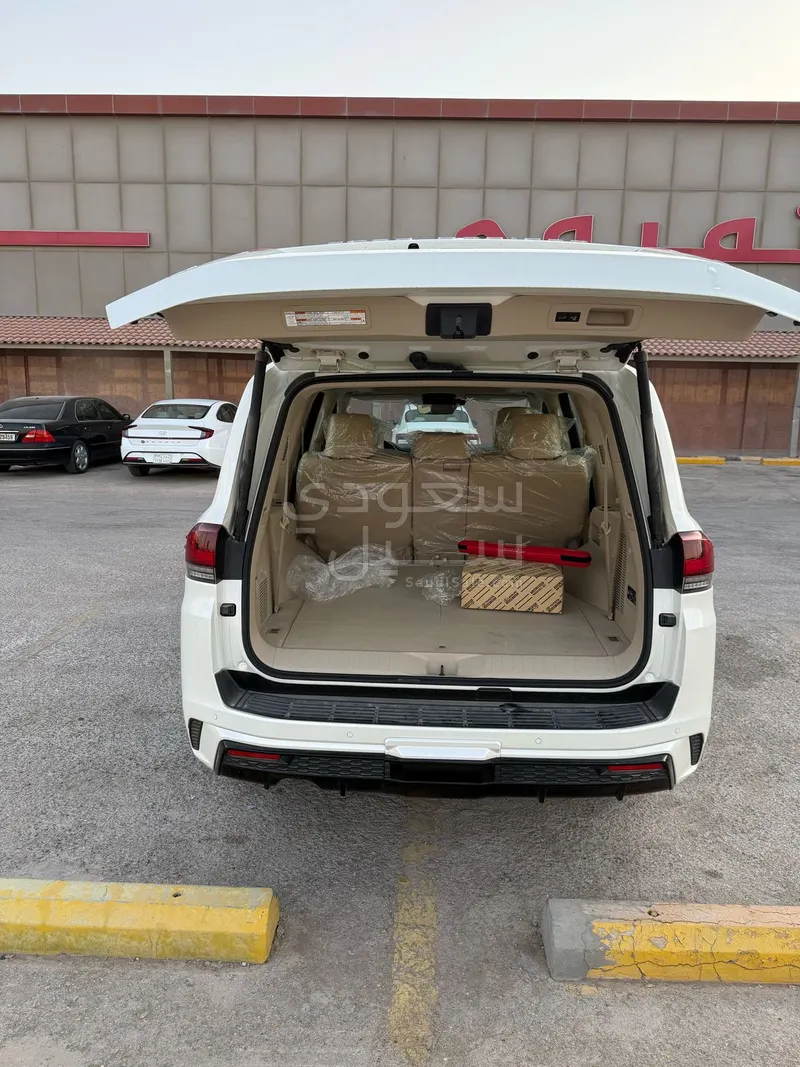 2024 Toyota Land Cruiser VXR