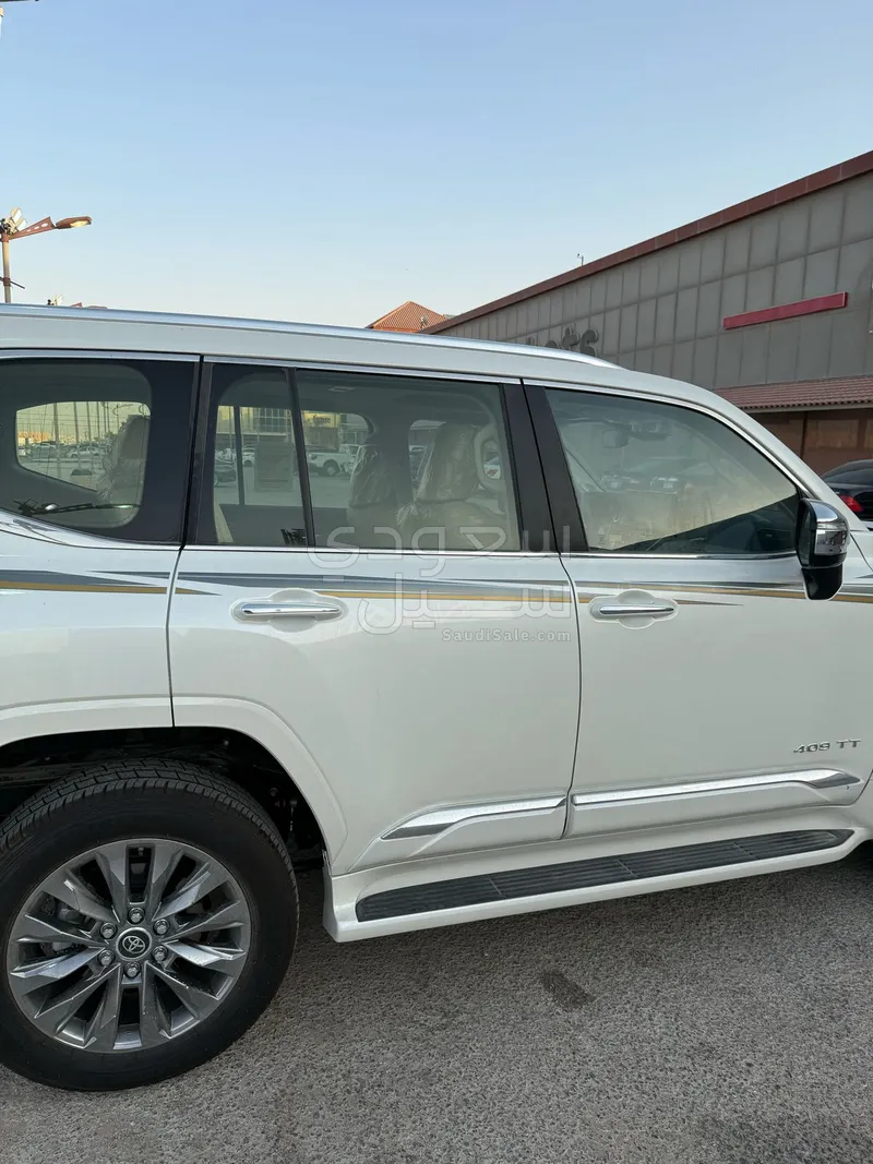 2024 Toyota Land Cruiser VXR