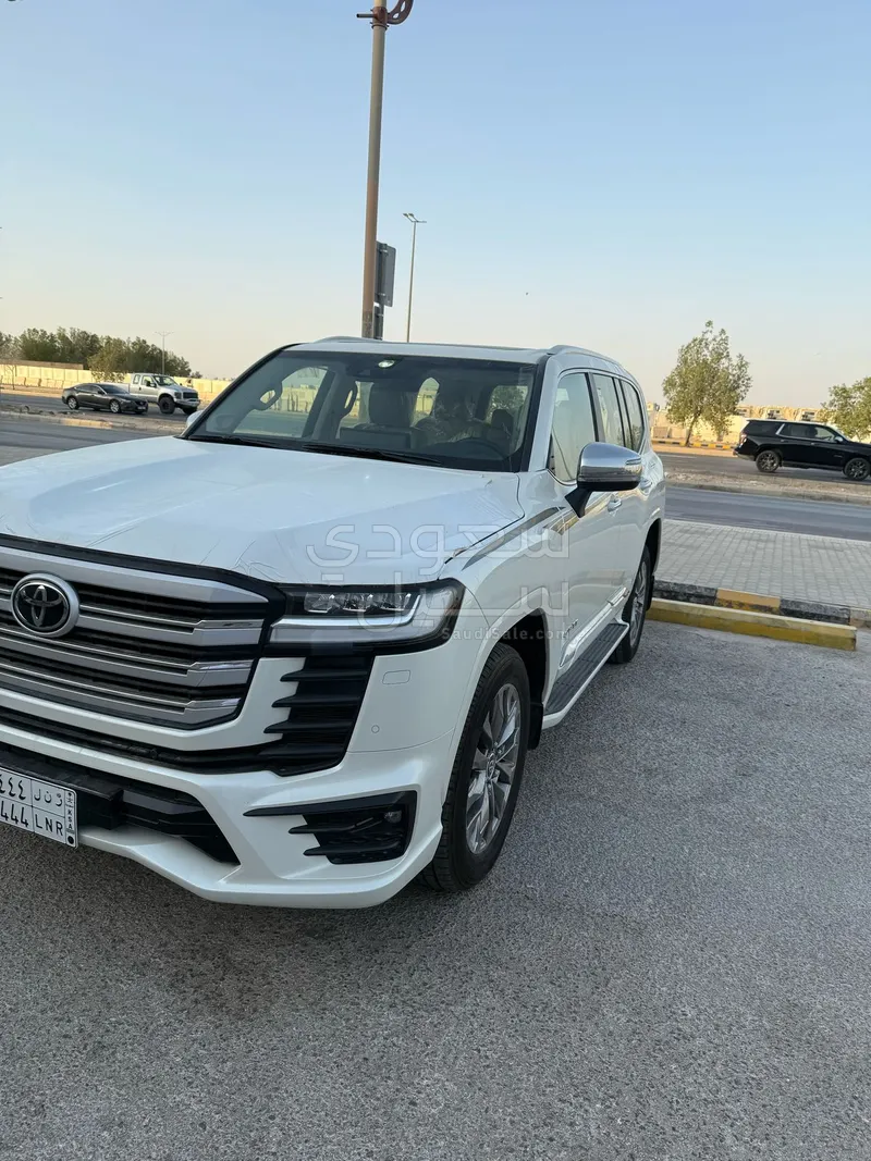 2024 Toyota Land Cruiser VXR