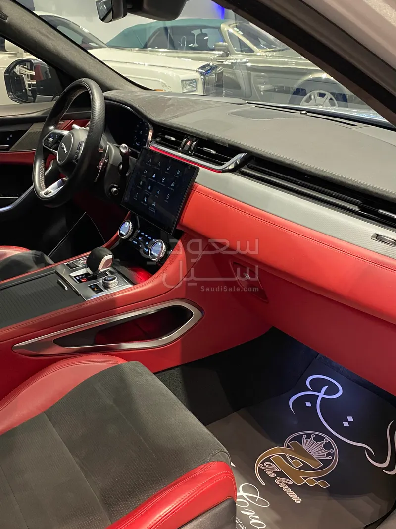 2021 جاكوار اف-بيس اس في ار