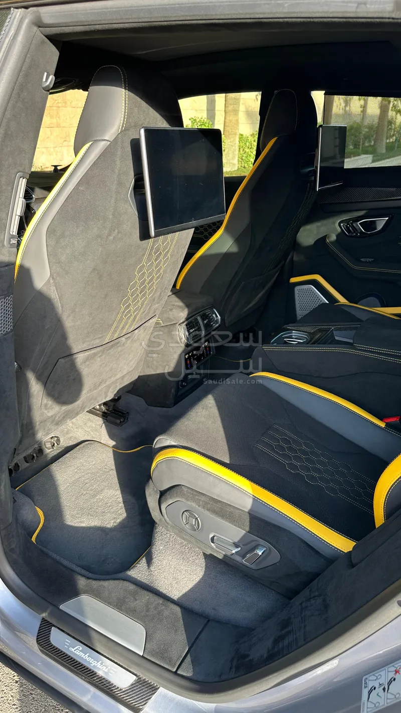 2023 Lamborghini URUS Performante