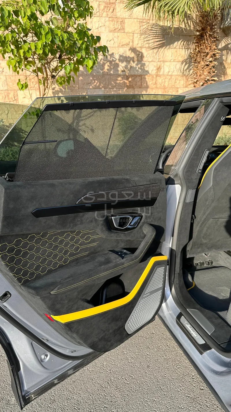 2023 Lamborghini URUS Performante