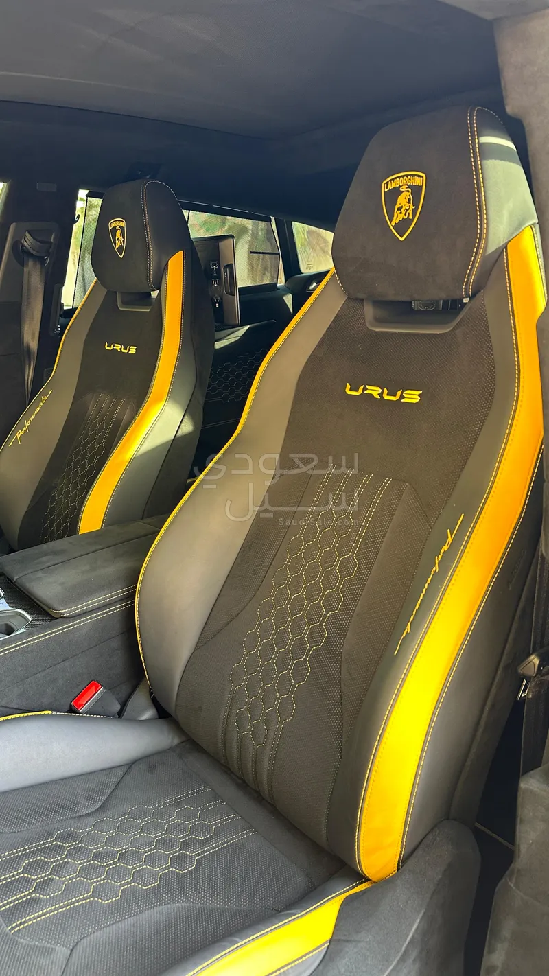 2023 Lamborghini URUS Performante