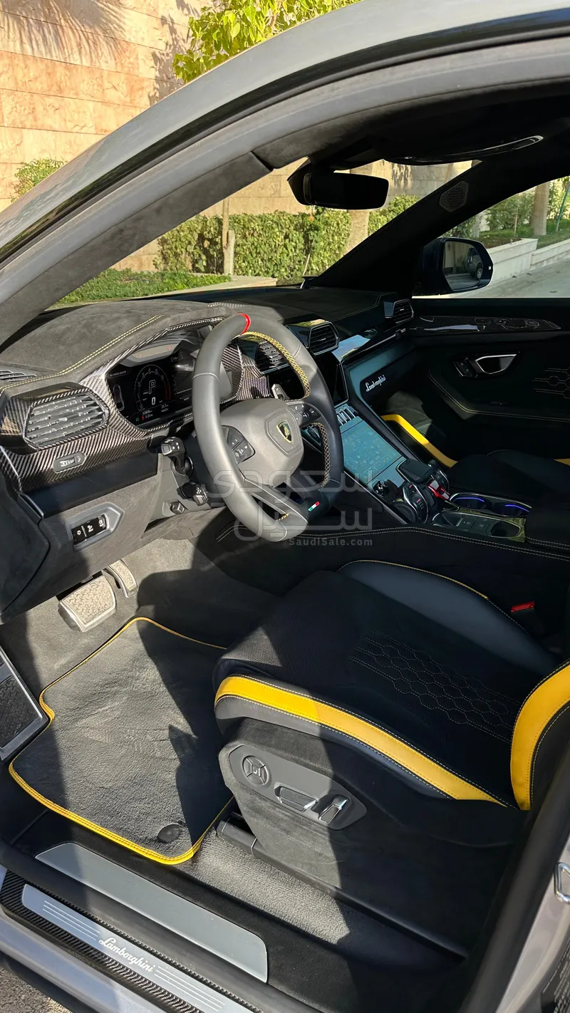2023 Lamborghini URUS Performante