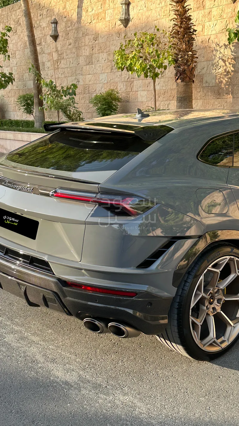 2023 Lamborghini URUS Performante