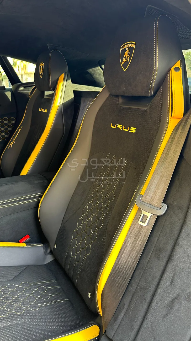 2023 Lamborghini URUS Performante