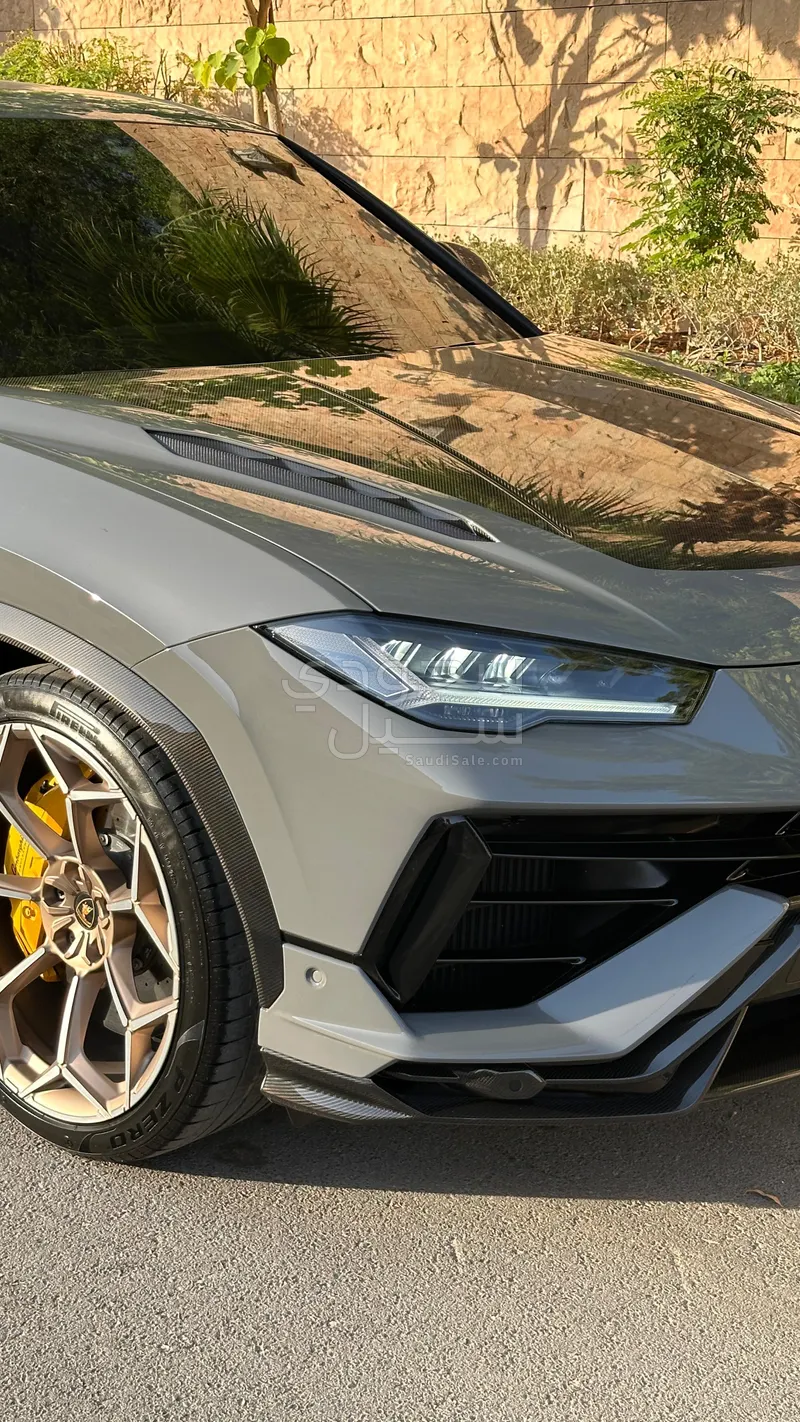 2023 Lamborghini URUS Performante