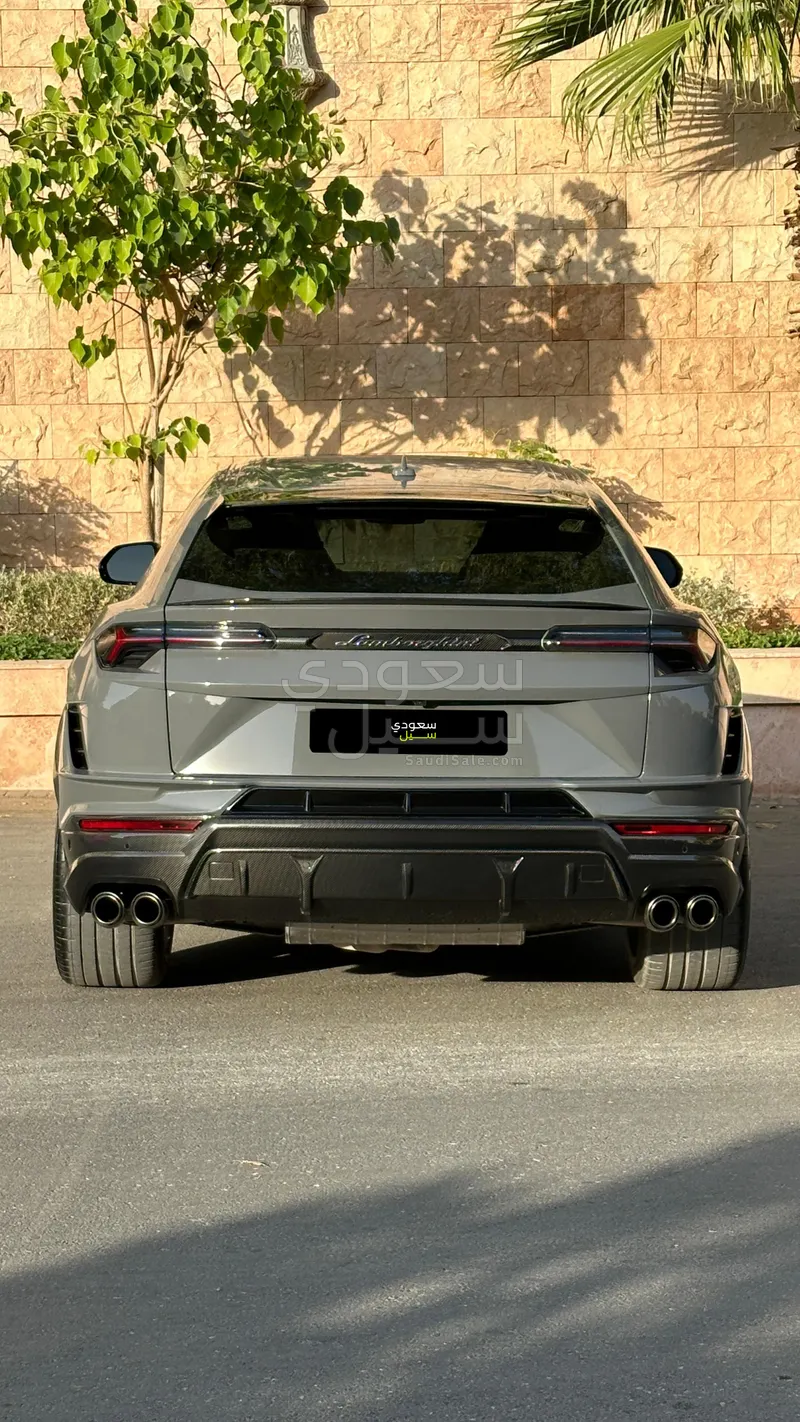 2023 Lamborghini URUS Performante
