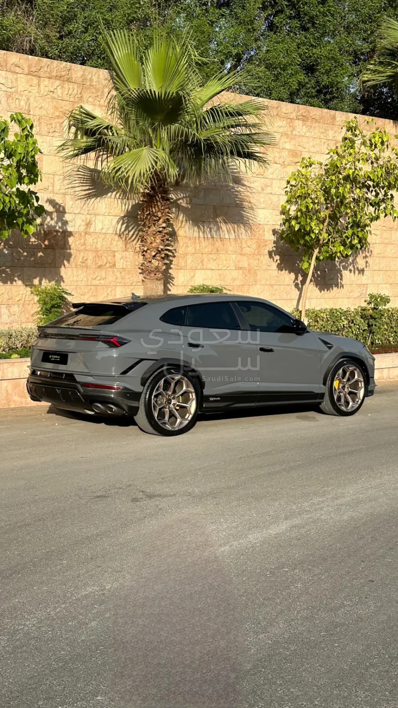 2023 Lamborghini URUS Performante