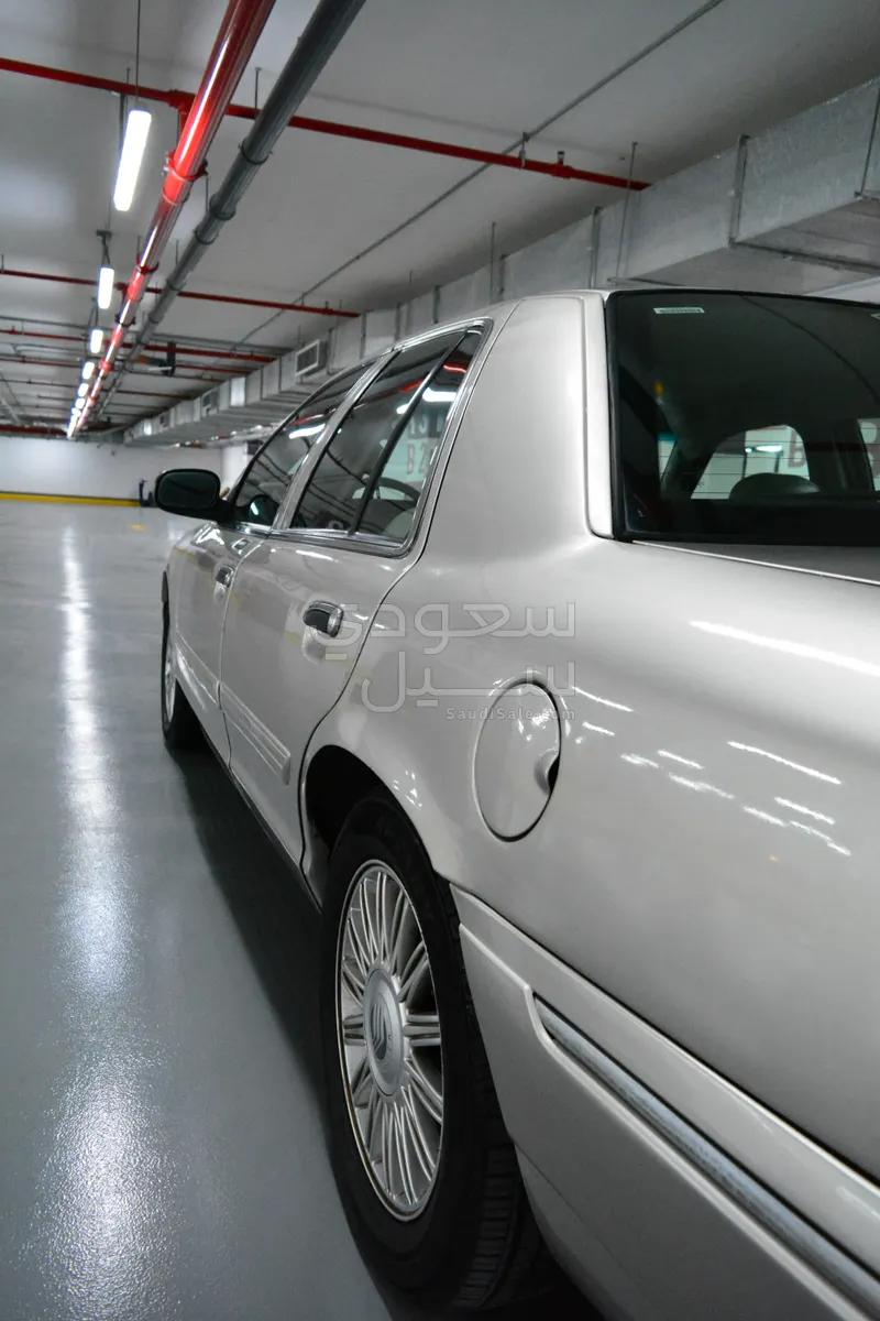 2010 Mercury Grand Marquis