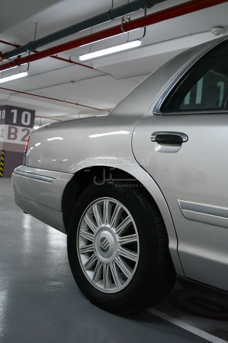 2010 Mercury Grand Marquis