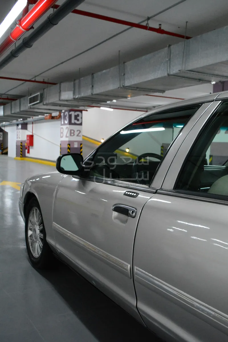 2010 Mercury Grand Marquis
