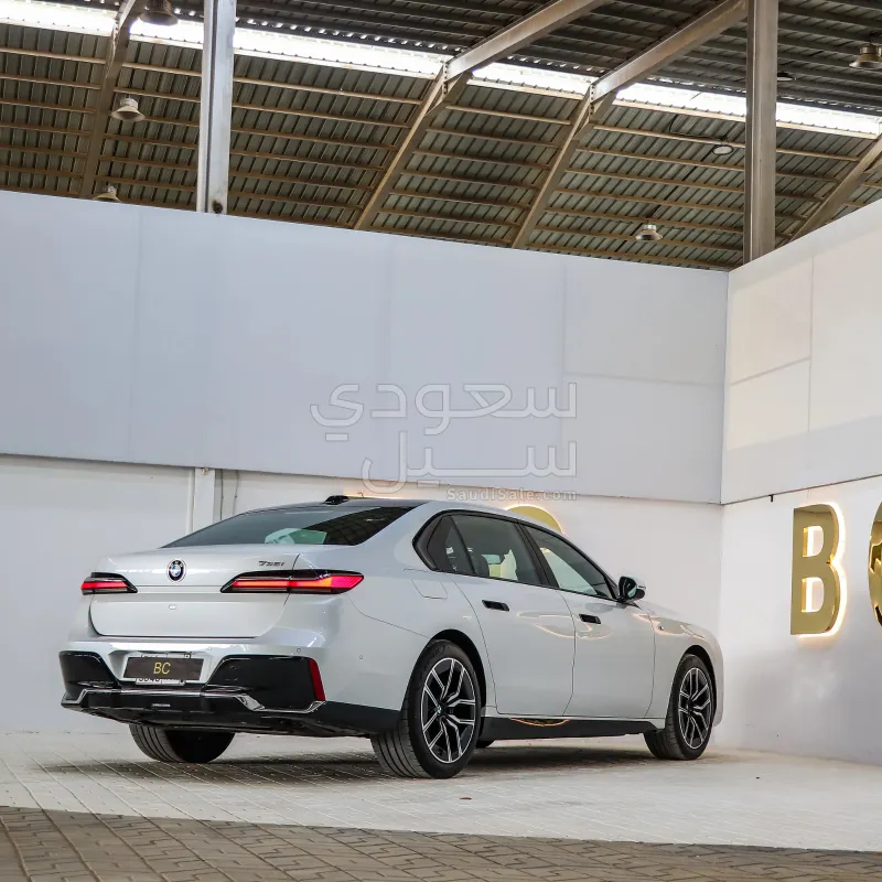2023 BMW 7 Series 735i