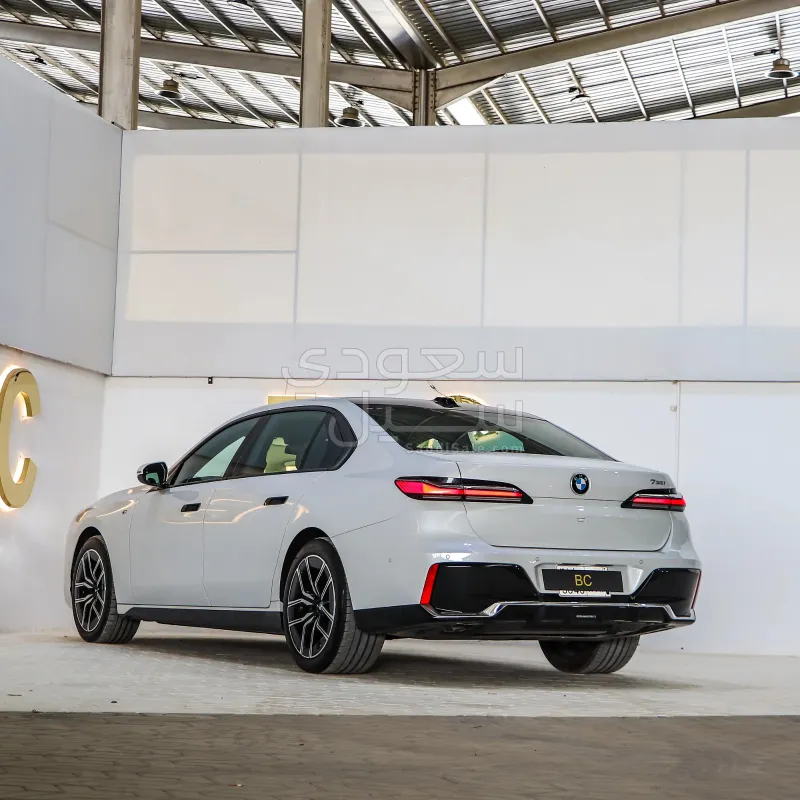 2023 BMW 7 Series 735i