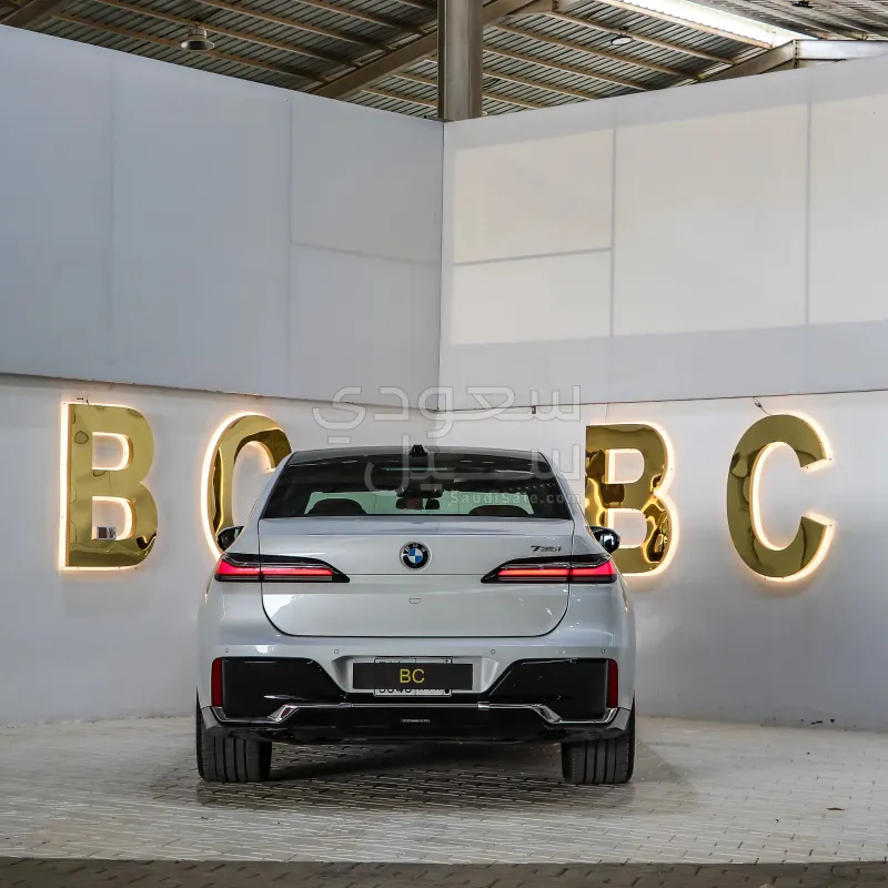 2023 BMW 7 Series 735i