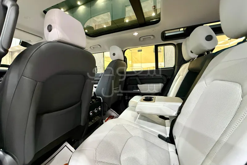 2025 Land Rover Defender 110