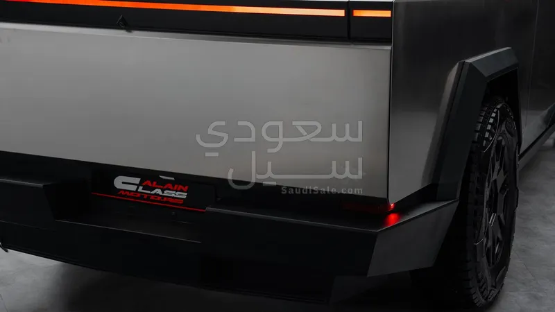 2025 تيسلا سايبر تراك