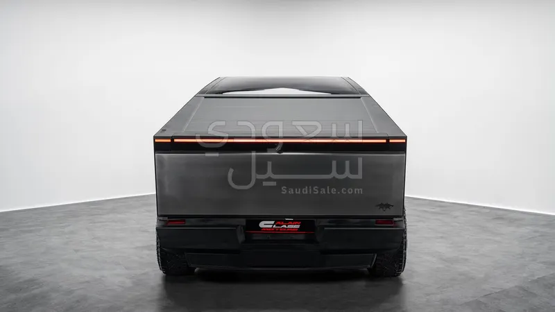 2025 تيسلا سايبر تراك