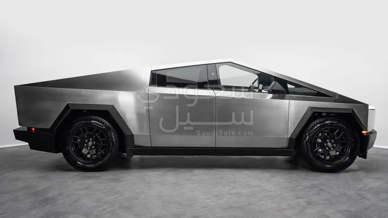 2025 تيسلا سايبر تراك
