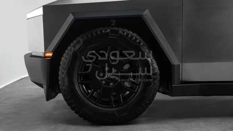 2025 تيسلا سايبر تراك