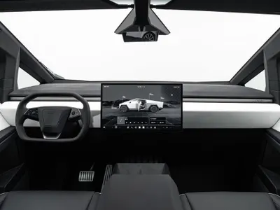 2025 تيسلا سايبر تراك