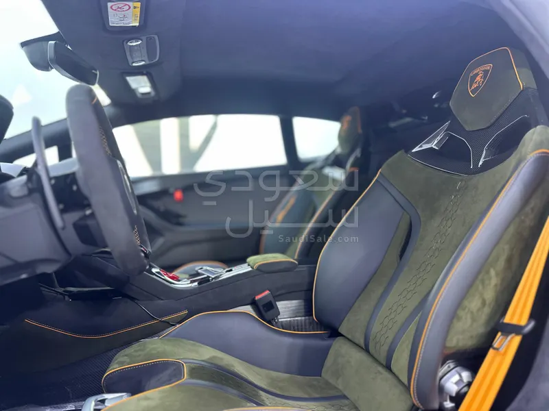 2024 Lamborghini Huracán Sterrato