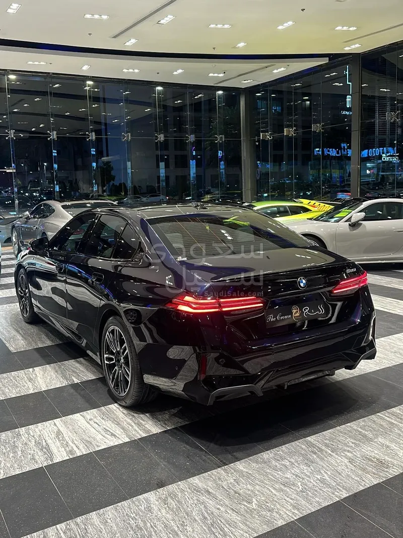 2025 BMW 5 Series 520i Mkit