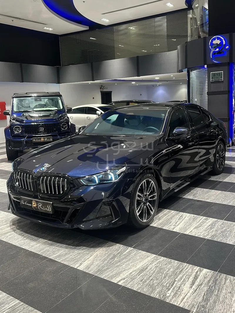 2025 BMW 5 Series 520i Mkit