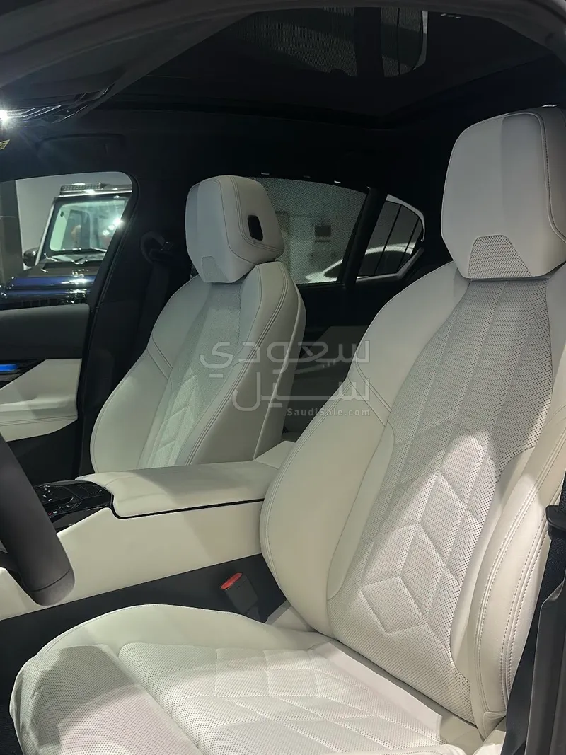 2025 BMW 5 Series 520i Mkit